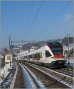 Der SBB Flirt 523-027 beim Halt in Bossière.