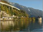 Ein SBB Flirt RABe 523 beim Halt beim Château de Chillon.