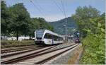 Der Thurbo GTW RABe 526 728-1  Läufelfingerli  ist als S7 auf der Fahrt von Lindau Reutin nach Romanshorn und erreicht den Bahnhof von Bregenz. Im Hintergrund ist ein ÖBB 4024 zu erkennen, der im Bahnhof von Bregenz Hafen auf die Abfahrt wartet, wobei  Bregenz Hafen  eigentlich  nur  ein Bahnhofsteil von Bregenz ist. 

18. Juni 2023