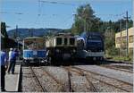 Eine kleine, zufällige Fahrzeugparade in Blonay: Der Dino-Lugnao Sommerwagen N° 21 , die MOB FZe 6/6 2002 und der MVR ABeh 2/6 7501 in Blonay.