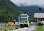 Der TPC (ASD AOMC) Beh 2/6 545 ist als Regionalzug von Aigle nach Champéry unterwegs und macht einen Halt auf Verlangen bei der kleinen Haltestelle St-Triphon-Village.