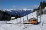   Der TPC BVB BDeh 4/4 83 auf der Fahrt Richtung Villars sur Ollon kurz vor dem Bahnhof Col-du-Soud.