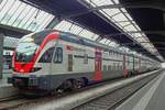 RABe 511 037 steht am Sylvester 2018 in Zürich HB abfahrtbereit. RABe 511 037 steht am Sylvester 2018 in Zürich HB abfahrtbereit.