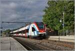 Der SBB LEX RABe 522 226 ist als Léman Express RL5 23015 von La Plaine nach Genève unterwegs und erreicht den Halt Russin.