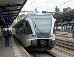   Einfahrt des Stadler ET GTW 2/6 - RABe 526 762-0 (RABe 94 85 7526 762-0 CH THB) der Thurbo AG, als S 33 (Schaffhausen - Winterthur) am 18.06.2016 im Bf Schaffhausen.