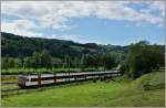 Ein Regionalzug von Lausanne nach Payerne kurz nach Moudon.