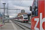 Aus Luzern erreicht der  Adler 150 103-6 (mit einen  Fink ) als Verstärkung auf seiner Fahrt von Luzern nach Interlaken Ost den Bahnhof von Meiringen. wobei ein heute im Regionalverkehr eingesetzte  Fink  rechts im Bild dieses begrenzt. 


23. August 2025  