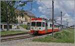 Nachdem der BDe 4/4 La Sagne in Richtung La Chaux-de-Fonds verlassen hat und bereits nicht mehr zu sehen ist, macht sich auch der BDe 4/4 N° 8 auf den Weg, um sein Ziel Les Ponts de Martel zu erreichen. 

27. Juni 2024