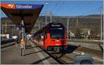 Nachdem sich die Sonne endlich über die Jurahöhen ins Tal gewagt hat, sorgte das Bahnsteigdach von Glovelier für unliebsame Lichtverhältnisse...

Der neue CJ ABe 4/12 672 wartet in Glovelier auf die Abfahrt nach La Chaux de Fonds. 

13. Jan. 2025