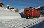 Die MGB HGe 4/4 102 erreicht mit dem Glacier Express Mnster VS.