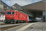 Disentis, Lokwechsel beim Glacier Express: Die MGB HGe 4/4 hat den Glacier Expess bernommen und wird ihn nun nach Zermatt bringen.