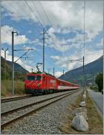 MGB HGe 4/4 II mit einem Regionalzug von Zermatt nach Brig kurz vor dem Ziel.