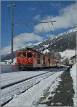 Der Deh 4/4 94 mit dem Regiolalzug 530 Visp - Göschenen beim Halt in Münster VS.