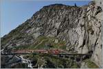 Schöllenenbahn Impressionan (Strecke Andermatt - Göschenen) bei der  Teufelsbrücke  mit MGB Regionalzügen von und nach Göschenen.