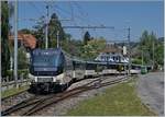 Die MOB Ge 4/4 8004 schiebt bei Fontanivent ihren MOB Panoramic Express in Richtung Montreux.