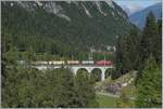 Ebenfals auf dem Albual Viadukt III befindt sich diese RhB Ge 6/6 II 704 mit ihrem Güterzug.