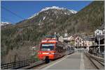 Der SNCF Z 800 002 (UIC 94 87 0000 802-2 F SNCF) ist als Regionalzug von Chamonix nach Martigny unterwegs und konnte beim Halt in Finhaut fotografiert werden. Dieser direkte Durchlauf dürfte einem Rollmaterialumlauf geschuldet sein, da ansonsten in Vallorcine umgestiegen werden muss.

9. April 2026