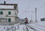 Der TPF SURF Be 2/4 - B - ABe 2/4 103 ist in La Verrerie eingetroffen und wartet auf den Gegenzug, welcher im Hintergrund schon zu erkennen ist.