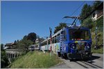 Der Bhe 4/8 302 und ein weiterer auf der Fahrt Richtung Rochers de Naye erreichen Glion.