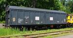 Gedeckter Güterwagen der Gattung Hbillns registriert unter 23 56 2275 106-5 SK-EEMSS.