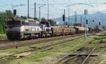 ZSCS 756 002 zieht ein Mischguterzug durch Vrutky am 14 Mai 2018.