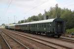 Sonderzug von Berlin macht Dampf steht ohne Lok im Bahnhof Rostock-Bramow.13.08.2011