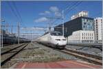 Der RENFE AVE 100 221-1 (9 6 71 9-100 221-1) erreicht zur Bereitstellung vom (ehemaligen) Bahnhof Lyon Brottaux, wo der Zug kurzzeitig abgestellt war, den Bahnhof Lyon Part Dieu.