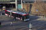 Auf der Stadtbuslinie 9 ist Wagen 448 unterwegs in Richtung Daberstedt.