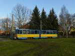 Wagen 305 der Gothaer Straßenbahn in der Wendeschleife am Ostbahnhof, dem Endpunkt der Linie 2.