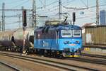 CD Cargo 130 016 schiebt ein Getreidezug durch Praha-Liben am 12 Juni 2022.