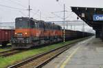 Am verregneten 28 Mai 2015 treft ein AWT-Kohlezug mit 740 622 in Ostrava hl.n.