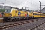 Am verregneten 16 Mai 2018 steht Werbe-Vectron RegioJet 193 227 in Praha hl.n.