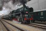Rosnicka 464.202 zieht einer von 20 Sonderzüge von 27 September 2025 aus Benesov u Prahy auf den Weg nach Olbramovice. Rosnicka 464.202 zieht einer von 20 Sonderzüge von 27 September 2025 aus Benesov u Prahy auf den Weg nach Olbramovice.