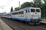 Am 25 Mai 2015 steht 162 065 mit ein Osobowy in Pardubice-Pardubicky.