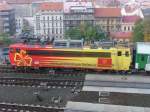 362 166 mit Werbung fr die tschechische Post hier am 30.10.2011 nahe Praha hlavn nadraz.