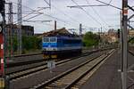 362 128 ist am 28.04.24 als Rangierfahrt im Bahnhof Praha-Vršovice unterwegs.