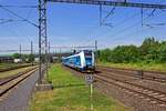 Auf der Linie R19 zwischen Praha und Brno kommen seit einiger Zeit Triebwagen der Baureihe 660 zum Einsatz. 660 108 durchfhrt am 25.06.19 Praha-Běchovice.