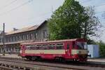 Am 12 Mai 2024 macht 810 009 -von GW Train regio gemietet- ein Viertelstunde Pause in Zatec als RB Luzna u Rakovnika--Chomutov.