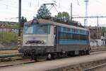 Am 29 Mai 2025 wartet 242 248 in Jihlava auf der Rychlyk aus Brno hl.n., der bis Jihlava mit ein Diesellok der Reihe 754 gezogen wird. In Jihlava wechselt der Zug von Richtung und Lok fr die Fahrt nach Ceske Budejovice.