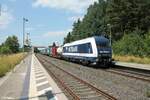 Nachschuss auf 761 005 die den Containerzug nachschiebt in Röslau.