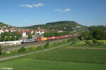 187 511-1 zieht mit einem Containerzug durch Retzbach-Zellingen.