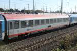 In der Mitte des EC 178(Prag-Rostock)hing der ehemalige BB-Wagen Bmz im Rostocker Hbf.10.10.2015