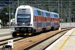 CD 471 050 verlasst Beroun mit ein S-Bahn nach Praha hl.n. am 10 Juni 2022.