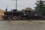 Denkmallok GySEV 324.1518 steht am ganz verregneten 16 September 2024 ins Bahnhof von Sopron.