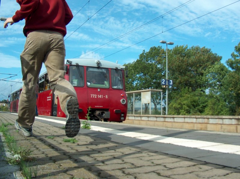 Unsere Zwei-L�nder-Rundfahrt war so begehrt, dass manche die Beine in die Hand nehmen mu�ten, um mitfahren zu k�nnen; 07.09.2008