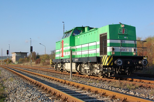 Werklok 20 der ErfurterBahn bei F�hrerstandsmitfahrten w�hrend dem Unstrutbahnfest im Bf Karsdorf; 25.10.2009 (Foto: dampflok015)
