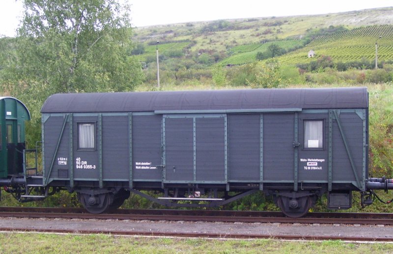 Wohn- und Werkstattwagen der TG 50 3708 e.V. aus Halberstadt, am 08.09.2007 w�hrend der Abstellung im Bf Karsdorf. Der Wagen lief in dem Winzerfestsonderzug aus Halberstadt mit.