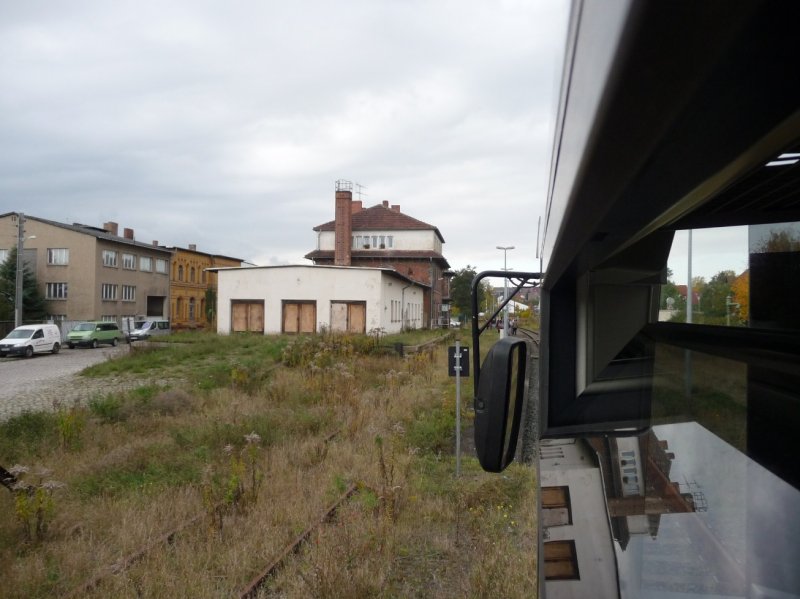 Zu unserem Unstrutbahnfest in Karsdorf fuhren die Z�ge der Burgenlandbahn seit 11 Monaten auch wieder bis Ro�leben. Hier die Gleisanlagen vor dem Empfangsgeb�ude; 25.10.2009 (Foto: Christian Kirchner)