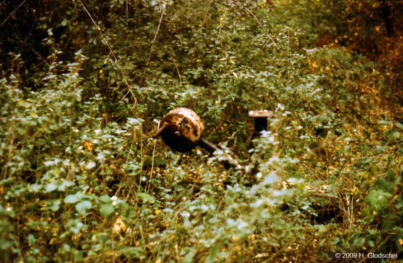 Zugewachsene Handweiche am Westkopf des Bahnhofs Lossa; 1985 (Foto: Heinz Glodschei)