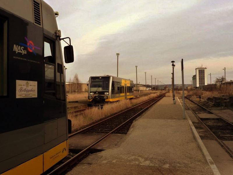 Zugkreuzung im Bf Vitzenburg; 21.03.2009 (Foto: Ralf Kuke)
